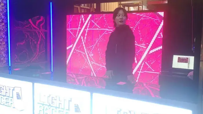 Light racer le jeu multi-joueurs pour les marchés de nuit Taïwanais.